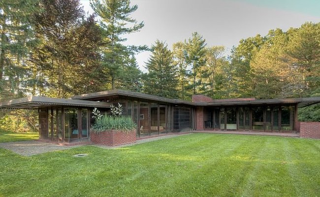 flw-house-undergoes-construction-reflecting-its-history-of-change